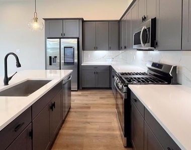 1806 Line Street - Photo Thumbnail 7