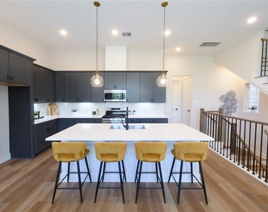 1806 Line Street - Photo Thumbnail 5