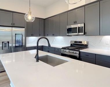 1806 Line Street - Photo Thumbnail 6