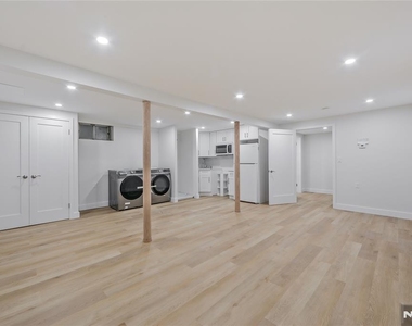 21 E Central - Photo Thumbnail 18