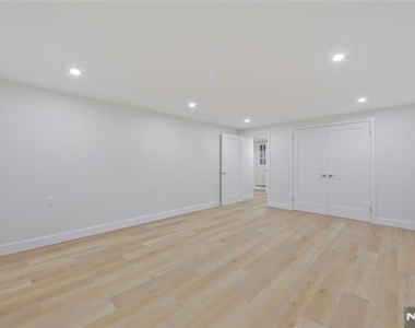 21 E Central - Photo Thumbnail 19