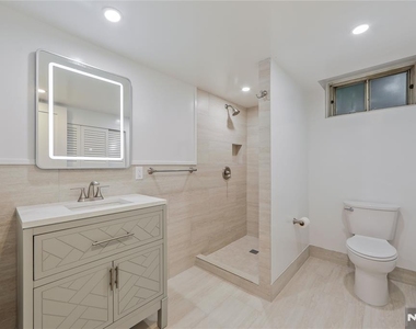 21 E Central - Photo Thumbnail 17