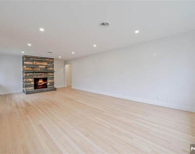 21 E Central - Photo Thumbnail 2
