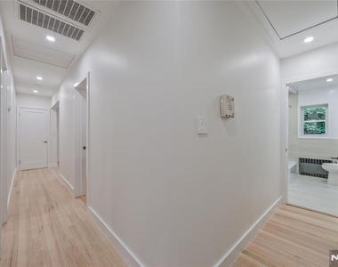 21 E Central - Photo Thumbnail 4
