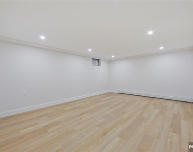 21 E Central - Photo Thumbnail 14