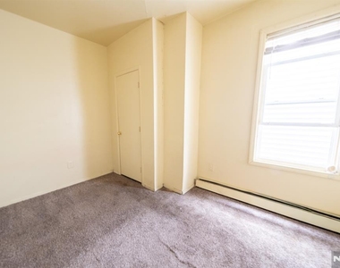 131 S 8th - Photo Thumbnail 3