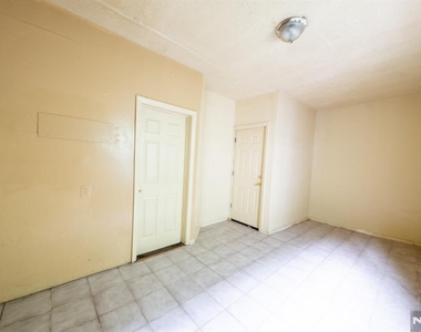 131 S 8th - Photo Thumbnail 1