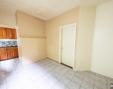 131 S 8th - Photo Thumbnail 5