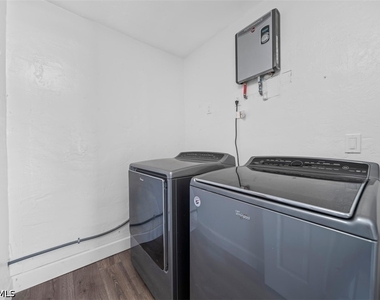 5460 Bayshore Road - Photo Thumbnail 9