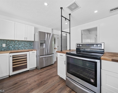 5460 Bayshore Road - Photo Thumbnail 6