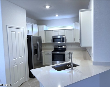 2184 Dragonfruit Way - Photo Thumbnail 2