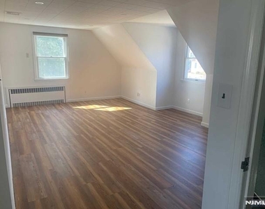 1013 Kent - Photo Thumbnail 1
