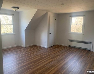 1013 Kent - Photo Thumbnail 2