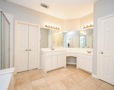 8135 Cove Timbers Lane - Photo Thumbnail 17