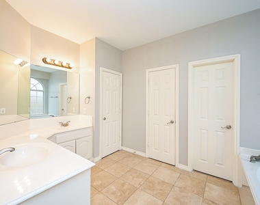 8135 Cove Timbers Lane - Photo Thumbnail 16
