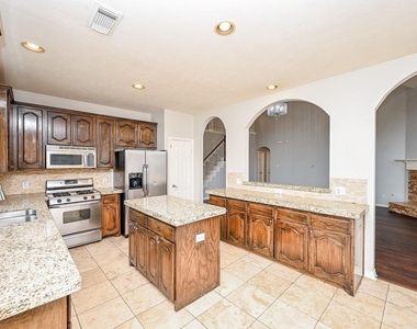 8135 Cove Timbers Lane - Photo Thumbnail 10
