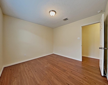 4026 Hawthorne Glen Court - Photo Thumbnail 7