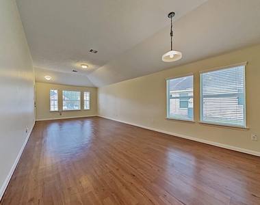 4026 Hawthorne Glen Court - Photo Thumbnail 3