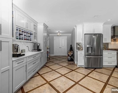 150 Fremont - Photo Thumbnail 6