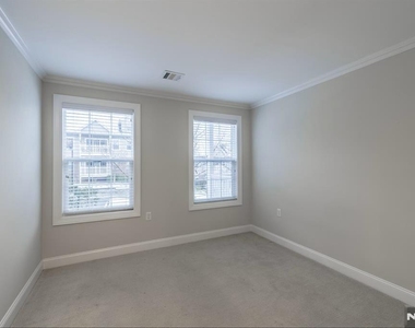 2-48 Grove - Photo Thumbnail 8