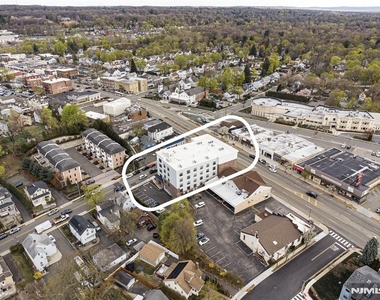 459 Bloomfield - Photo Thumbnail 23