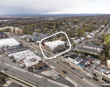 459 Bloomfield - Photo Thumbnail 22