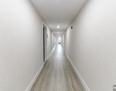 459 Bloomfield - Photo Thumbnail 6