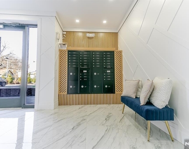 459 Bloomfield - Photo Thumbnail 2