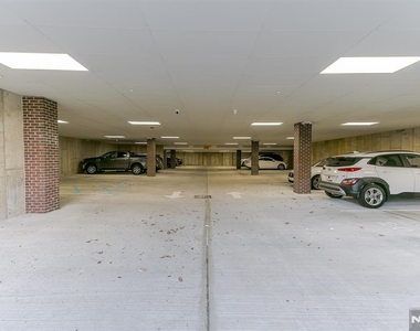 459 Bloomfield - Photo Thumbnail 19