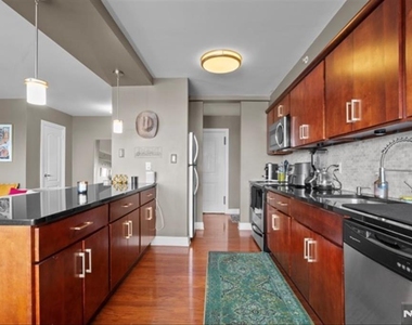 60 Parkway - Photo Thumbnail 11