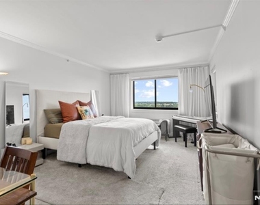 60 Parkway - Photo Thumbnail 25