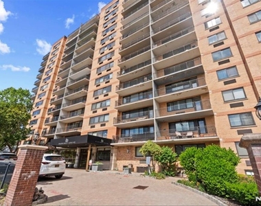 60 Parkway - Photo Thumbnail 2