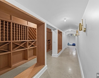548 W Sylvan - Photo Thumbnail 36