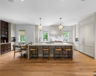 548 W Sylvan - Photo Thumbnail 11