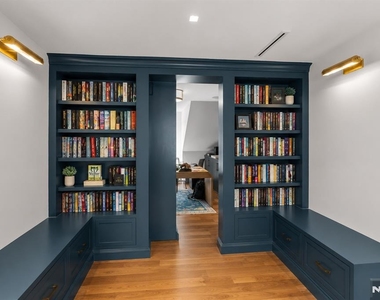 548 W Sylvan - Photo Thumbnail 32