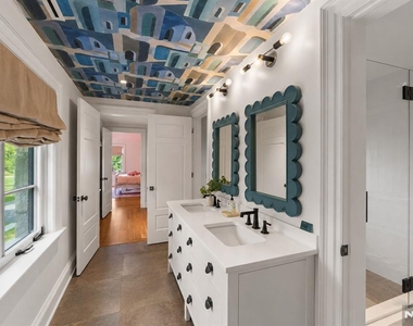 548 W Sylvan - Photo Thumbnail 29
