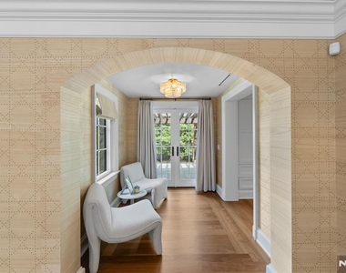 548 W Sylvan - Photo Thumbnail 24