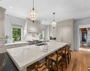 548 W Sylvan - Photo Thumbnail 12