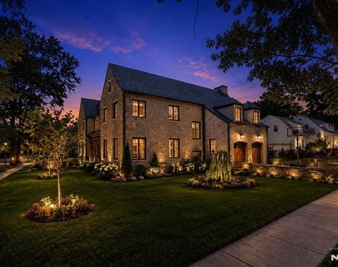 548 W Sylvan - Photo Thumbnail 2