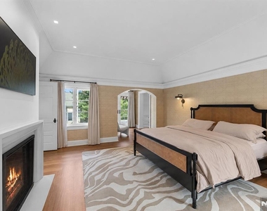 548 W Sylvan - Photo Thumbnail 23