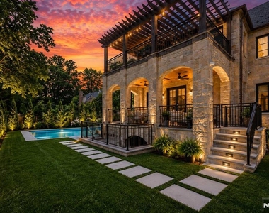 548 W Sylvan - Photo Thumbnail 47