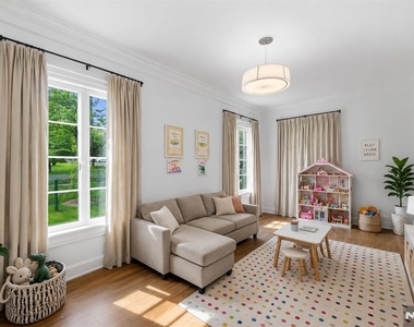 548 W Sylvan - Photo Thumbnail 19