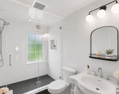 548 W Sylvan - Photo Thumbnail 31