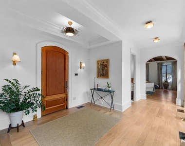 548 W Sylvan - Photo Thumbnail 6