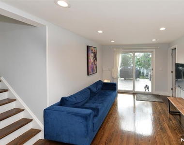 154 Middlesex - Photo Thumbnail 9