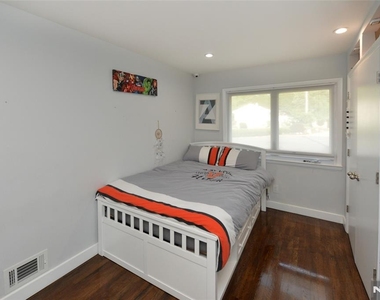154 Middlesex - Photo Thumbnail 23