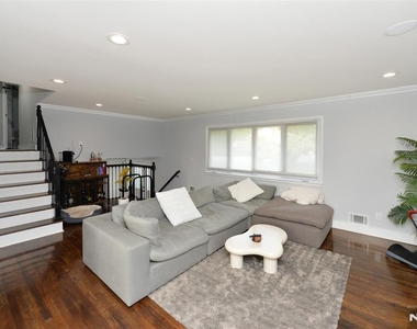 154 Middlesex - Photo Thumbnail 1