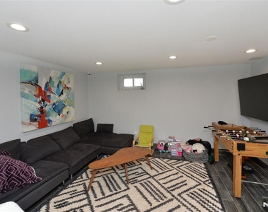154 Middlesex - Photo Thumbnail 17