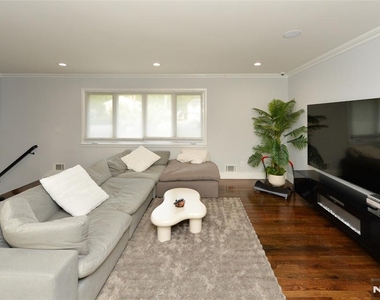 154 Middlesex - Photo Thumbnail 2