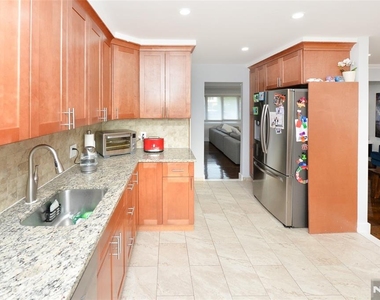 154 Middlesex - Photo Thumbnail 7